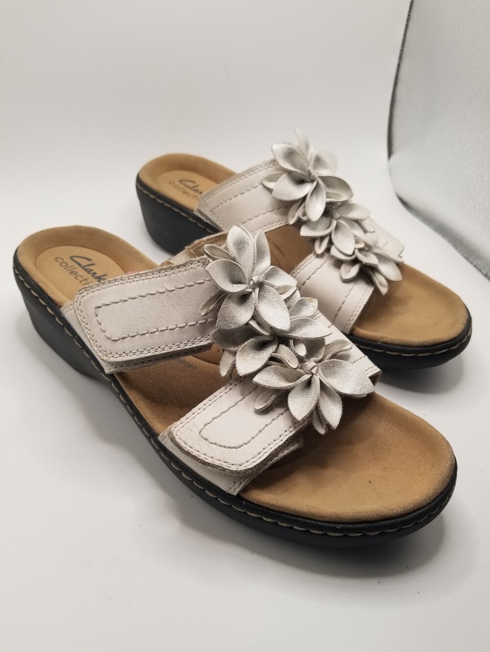 Clarks Collection Ultimate Comfort Floral Slide Silver Sparkle Sandals Size 9